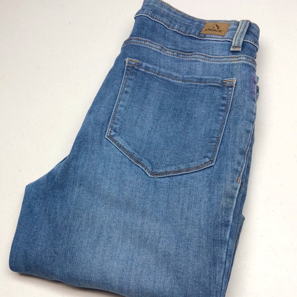 LIKE NEW JORDACHE BUTTONFLY CROP JEANS 8/28x29 😎